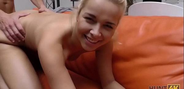 HUNT4K. Die blauäugige Miss Dream Nikky ist nicht gegen Abholung und Sex mit Fremden
